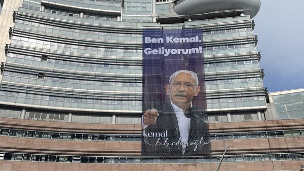 CHP Genel Merkezi'ne yeni afiş: 'Ben Kemal, geliyorum' - Sputnik Türkiye