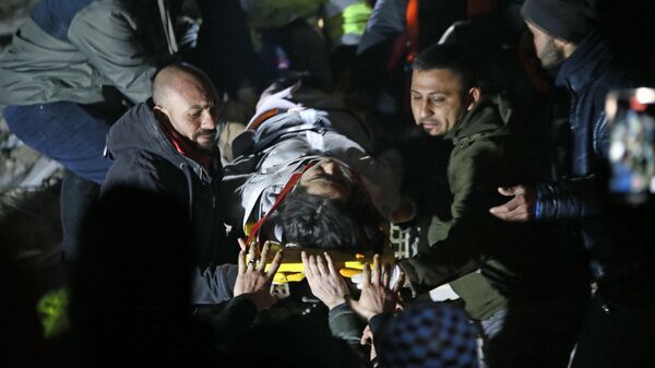 Enkaz altında kalan 24 yaşındaki öğretmen 49 saat sonra kurtarıldı - Sputnik Türkiye