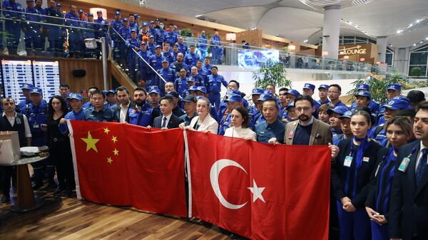 Kahramanmaraş merkezli depremler sonrası Malatya ve Adıyaman'da arama kurtarma faaliyetlerine katılan Çinli ekiplerden biri daha İstanbul Havalimanı'ndan ülkesine uğurlandı.  - Sputnik Türkiye