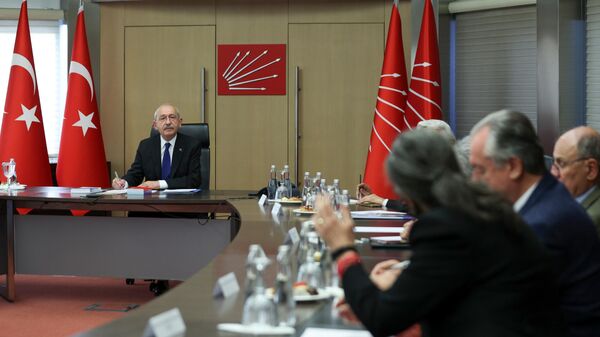 Cumhuriyet Halk Partisi Genel Başkanı Kemal Kılıçdaroğlu, CHP Genel Merkezi’nde düzenlenen Ulusal Afet Stratejisi Toplantısında, bilim insanları ile bir araya geldi. - Sputnik Türkiye