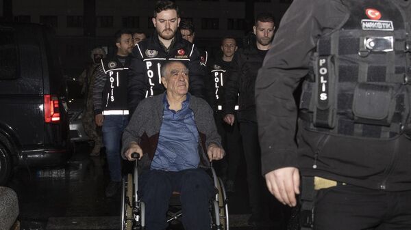 Kırmızı bültenle aranırken İstanbul'da yakalanan Urfi Çetinkaya, adliyeye sevk edildi - Sputnik Türkiye