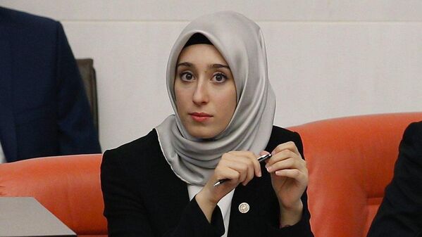 Meclis'teki kadın temsili Cumhuriyet tarihinin en üst seviyesinde - Sputnik Türkiye