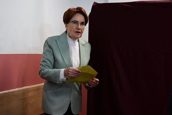 Genel başkanlığını Meral Akşener&#x27;in yaptığı 44 milletvekili bulunan İYİ Parti’de 6 kadın milletvekili seçildi. İYİ Parti&#x27;nin, 27. Dönem&#x27;de yüzde 6.9 olan kadın milletvekili oranı yüzde 13.7&#x27;ye yükseldi. - Sputnik Türkiye