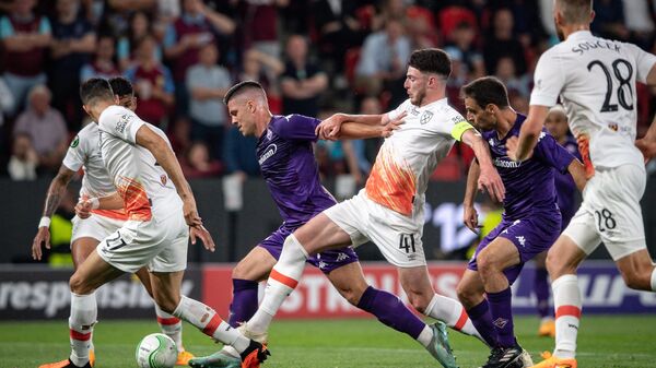 UEFA Avrupa Konferans Ligi final maçında West Ham United ile Fiorentina, Fortuna Arena'da karşılaştı - Sputnik Türkiye