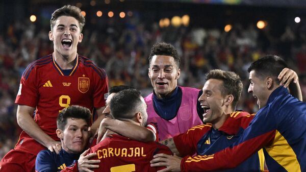 İspanya, UEFA Uluslar Ligi Finali'nde Hırvatistan'ı penaltı atışları sonunda 5-4 yenerek şampiyon oldu. - Sputnik Türkiye