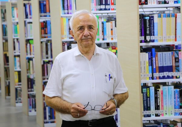 73 yaşında 7. yüksek lisansını yapıyor - Sputnik Türkiye
