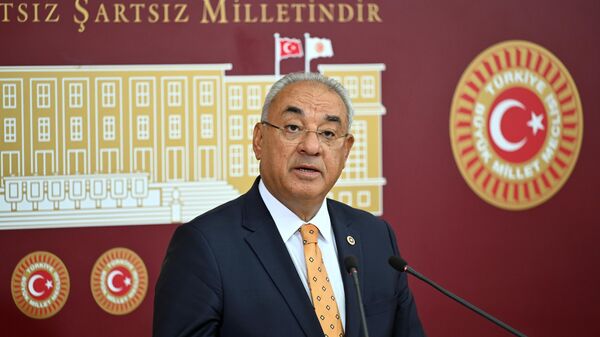 Demokratik Sol Parti (DSP) Genel Başkanı ve İstanbul Milletvekili Mehmet Önder Aksakal, - Sputnik Türkiye