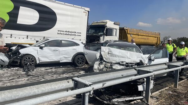  Edirne'de 12 aracın karıştığı zincirleme trafik kazası - Sputnik Türkiye