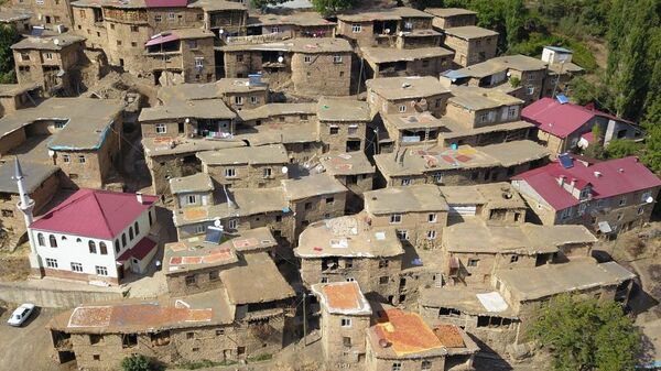 Bitlis Hizan'daki taş ve tahta evler 300 yıldır mimari yapısını koruyor - Sputnik Türkiye