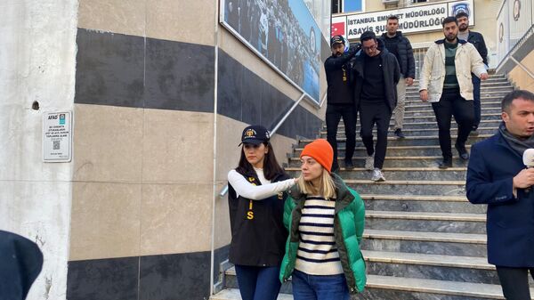 Gürcistan’dan Sabiha Gökçen Havalimanı'na geldikten sonra yakalandı. Pasaportlarına el konulan Talu çifti, gözaltına alındı - Sputnik Türkiye