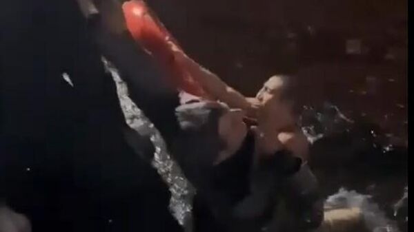 Karaköy'de vapurdan denize düşen yolcuyu seyyar satıcı kurtardı - Sputnik Türkiye