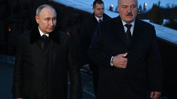 Rusya Devlet Başkanı Vladimir Putin, Belaruslu mevkidaşı Aleksandr Lukaşenko  - Sputnik Türkiye