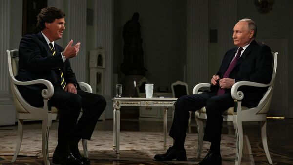 Amerikalı gazeteci Tucker Carlson'un Rusya Devlet Başkanı Vladimir Putin ile yaptığı söyleşi  - Sputnik Türkiye