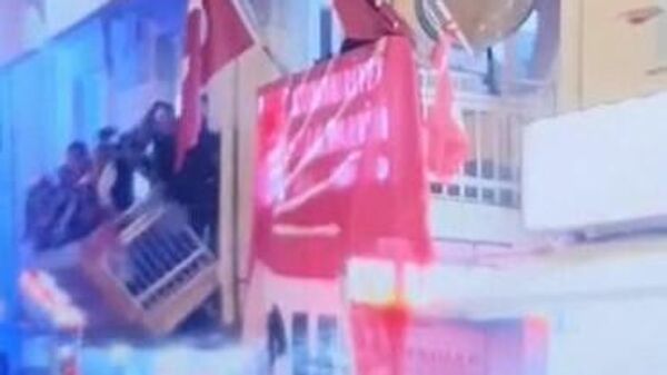 CHP'nin seçim kutlamasında balkon çöktü: 1'i ağır, 4 yaralı - Sputnik Türkiye