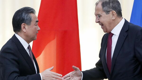 Rusya Dışişleri Bakanı Sergey Lavrov Çin Dışişleri Bakanı Vang Yi  - Sputnik Türkiye