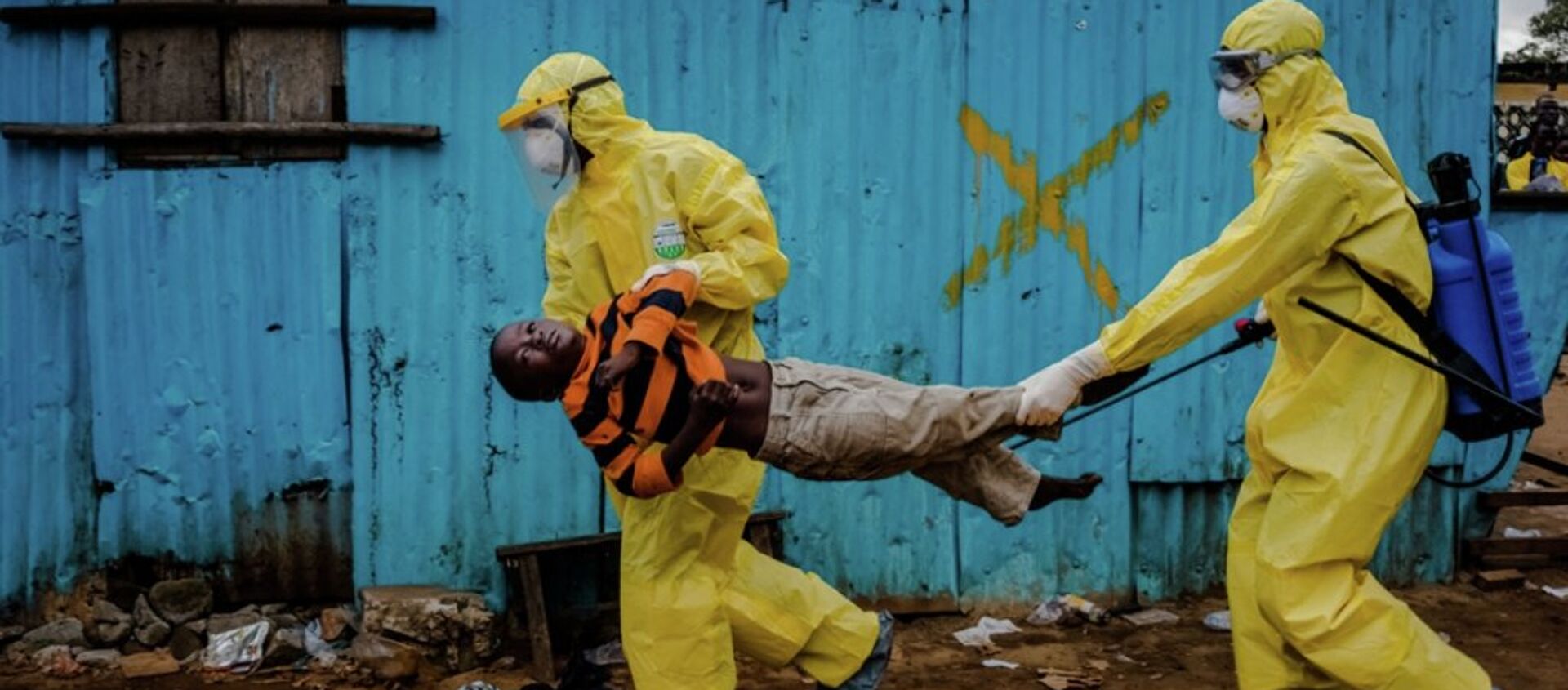 Daniel Berehulak, Ebola salgınında Liberya’da çektiği fotoğrafla Pulitzer kazandı. - Sputnik Türkiye, 1920, 29.12.2015