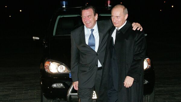 Vladimir Putin ve Gerhard Schröder - Sputnik Türkiye