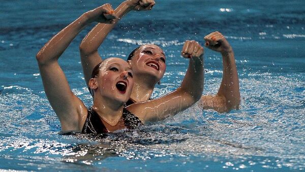 Avrupa Oyunları yüzme düet finalinde Rus sporcular Valeriya Filenkova ve Daria Kulagina - Sputnik Türkiye