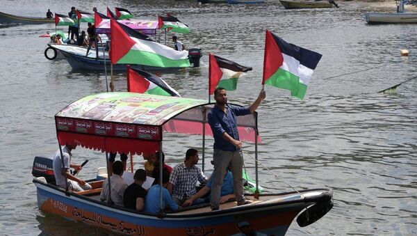 Filistinliler, Gazze'ye yardım taşıyan filoların engellenmesini protesto ediyor - Sputnik Türkiye