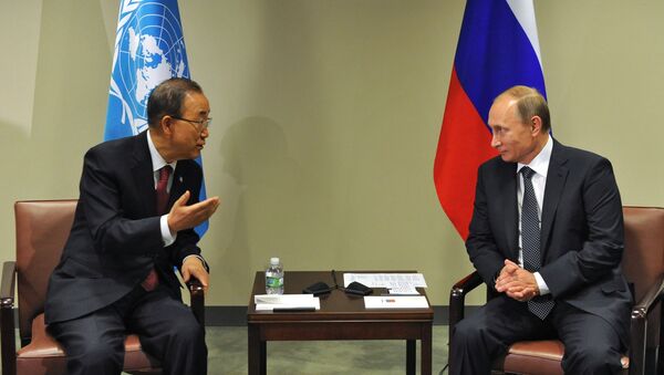 Vladimir Putin, BM Genel Sekreteri Ban Ki Moon ile bir araya geldi. - Sputnik Türkiye