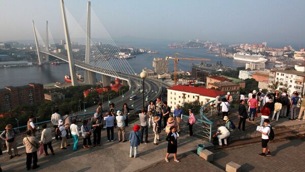 Vladivostok'ta yabancı turistler. - Sputnik Türkiye
