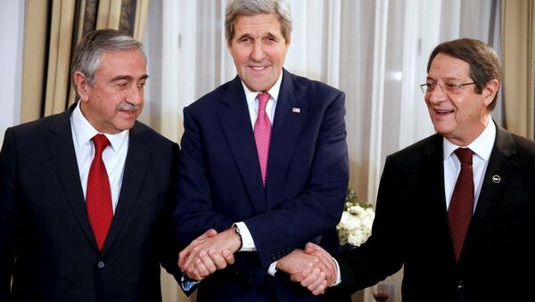 John Kerry-Mustafa Akıncı-Nikos Anastasiadis - Sputnik Türkiye