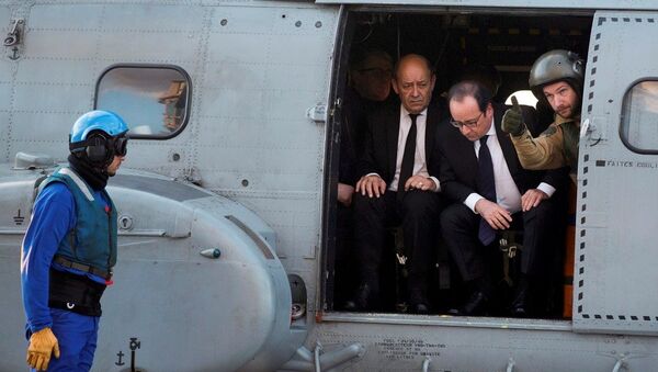 Fransa Cumhurbaşkanı François Hollande, Charles de Gaulle'ü ziyaret etti - Sputnik Türkiye