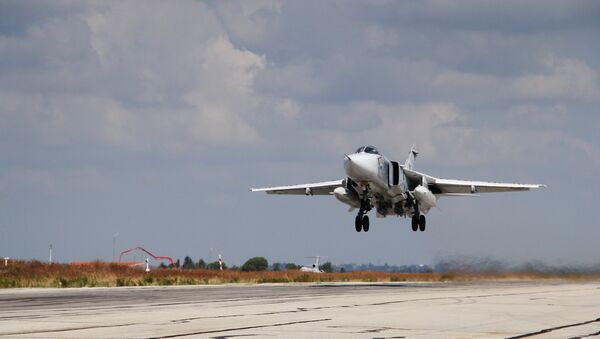 Hmeymim Hava Üssü'ndeki Rus jeti Su-24 - Sputnik Türkiye