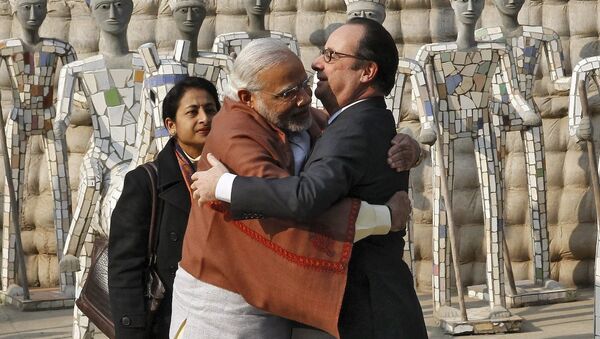 Hindistan Başbakanı Narendra Modi- Fransa Cumhurbaşkanı François Hollande - Sputnik Türkiye