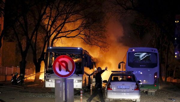 Ankara'da Eskişehir yolu üzerindeki general lojmanlarının nizamiye giriş kapısında, TSK personelinin çıkışı esnasında servislere yönelik bombalı araçla saldırı düzenlendi. - Sputnik Türkiye