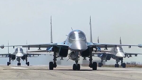 Rus uçakları Suriye'den ayrılmaya başladı - Sputnik Türkiye