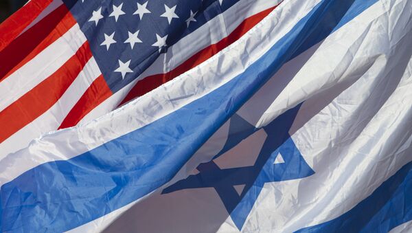U.S. and Israeli flags fly as U.S. Secretary of State John Kerry arrives in Tel Aviv, Israel, Tuesday, Nov. 24, 2015 - Sputnik Türkiye