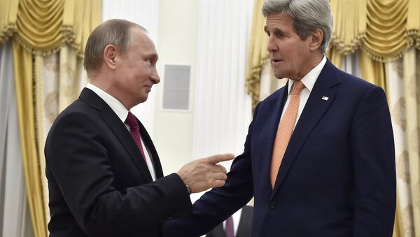 Rusya Devlet Başkanı Vladimir Putin ve ABD Dışişleri Bakanı John Kerry - Sputnik Türkiye