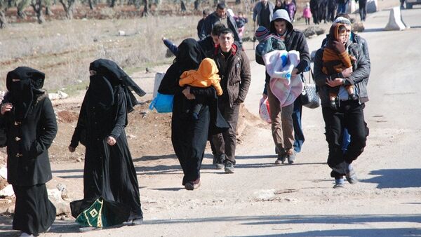IŞİD saldırılarından kaçan Suriyeliler Türkiye sınırına ilerliyor. - Sputnik Türkiye
