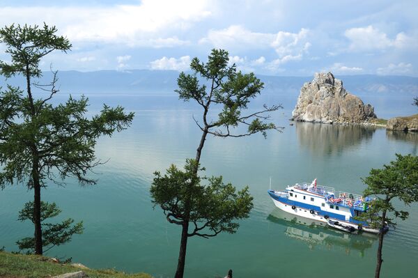 Sibirya’daki bin 637 metre derinliğindeki Baykal gölü, dünyanın en derin ve en eski gölü. Dünyanın tatlı su rezervinin yüzde 20’si Baykal gölünde yer alıyor. - Sputnik Türkiye