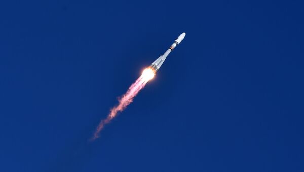 Rusya’nın uzak doğusunda inşa edilen yeni uzay üssü Vostoçnıy’dan bir ilk olarak bu sabah 05:01’de Soyuz-2.1a roketi fırlatıldı. - Sputnik Türkiye