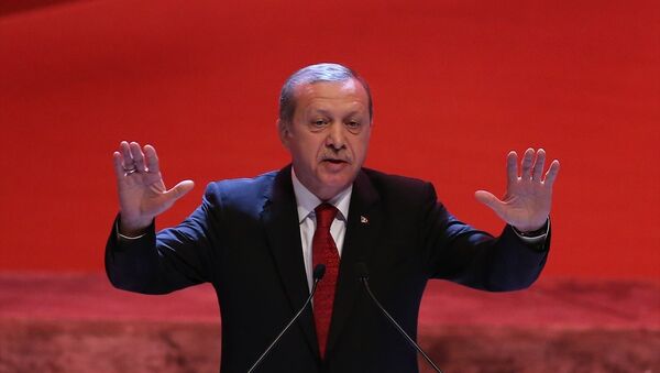 Recep Tayyip Erdoğan, İstanbul Lütfi Kırdar Uluslararası Kongre ve Sergi Sarayı'nda, Kut'ül Amare Zaferi'nin 100. yılı münasebetiyle düzenlenen kutlama merasimine katılarak konuşma yaptı. - Sputnik Türkiye