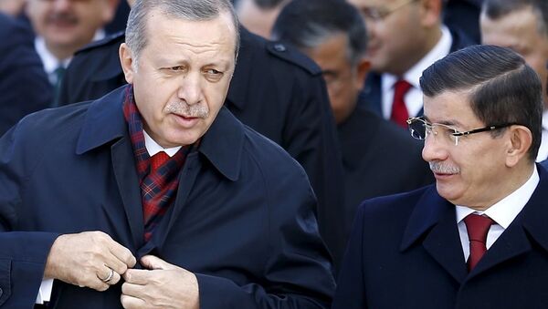 Cumhurbaşkanı Recep Tayyip Erdoğan ve Başbakan Ahmet Davutoğlu - Sputnik Türkiye