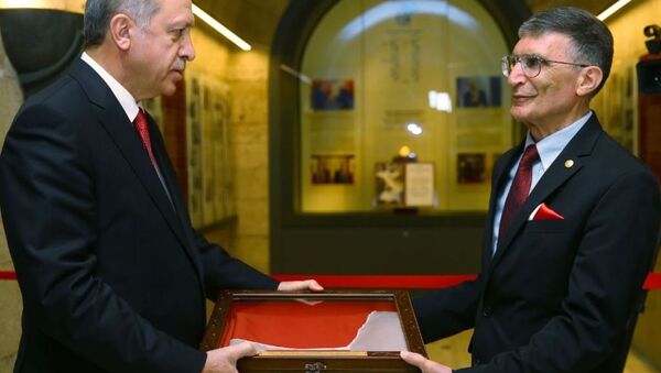 Cumhurbaşkanı Recep Tayyip Erdoğan, Prof. Dr. Aziz Sancar’ın Nobel Ödülü'nü Anıtkabir'e Takdim Töreni'ne katıldı. - Sputnik Türkiye