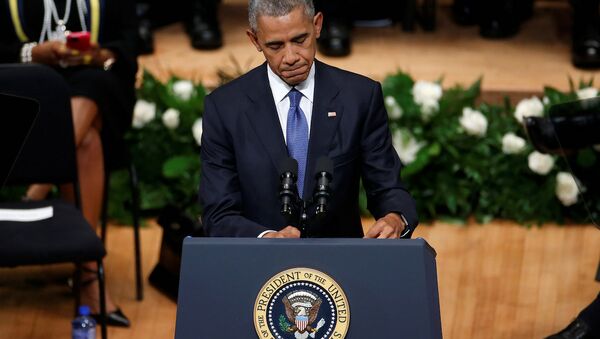 ABD Başkanı Barack Obama, Dallas'ta hayatını kaybeden polis memurları için düzenlenen törene katıldı. - Sputnik Türkiye