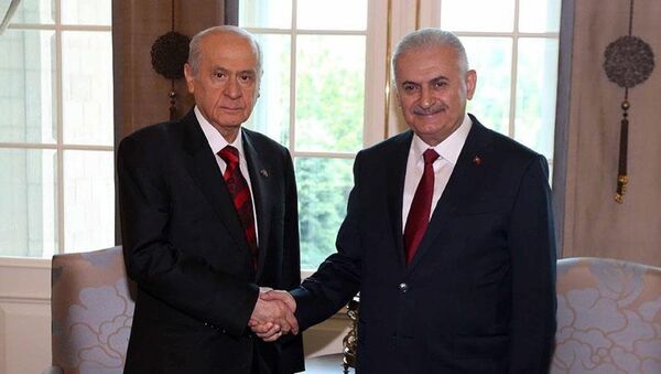 Başbakan Yıldırım ile MHP Genel Başkanı Bahçeli, darbe girişimine ilişkin Çankaya Köşkü'nde bir araya geldi. - Sputnik Türkiye