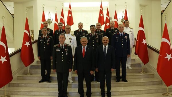 Yüksek Askeri Şura (YAŞ) Başbakan Binali Yıldırım başkanlığında Çankaya Köşkü'nde toplandı. - Sputnik Türkiye