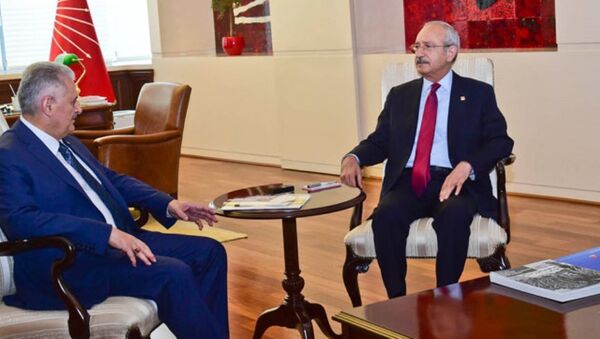 Başbakan Binali Yıldırım, CHP Genel Başkanı Kemal Kılıçdaroğlu'nu CHP Genel Merkezi'nde ziyaret etti. - Sputnik Türkiye