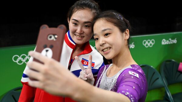 Kuzey Koreli jimnastikçi Hong Un Jong - Güney Koreli jimnastikçi Lee Eun-Ju / Rio Olimpiyat Oyunları - Sputnik Türkiye
