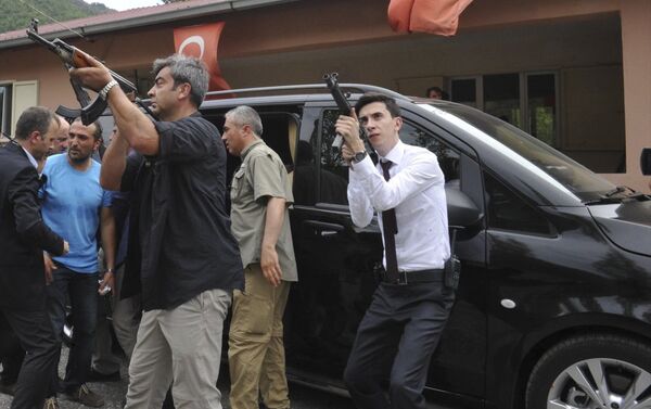 CHP lideri Kılıçdaroğlu'nun saldırı sonrası soğukkanlılığını koruması dikkat çekti. - Sputnik Türkiye