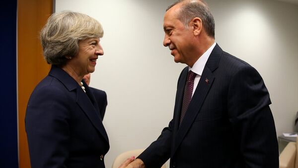 Cumhurbaşkanı Recep Tayyip Erdoğan-İngiltere Başbakanı Theresa May - Sputnik Türkiye