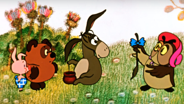 Winnie the Pooh öyküsü 90 yaşına girdi. Rus yazar Boris Zahoder’in çevirdiği ve Soyuzmultfilm stüdyosunun 1960’lı yıllarda ilk kez çizgi filme dönüştürdüğü Winnie the Pooh, Rusya’da Vinni-Puh adıyla izleyiciyle buluştu. - Sputnik Türkiye