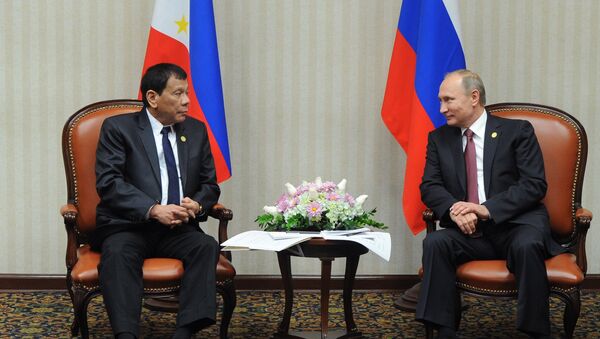 Rodrigo Duterte ve Wladimir Putin, APEC Zirvesi'nde görüştü - Sputnik Türkiye