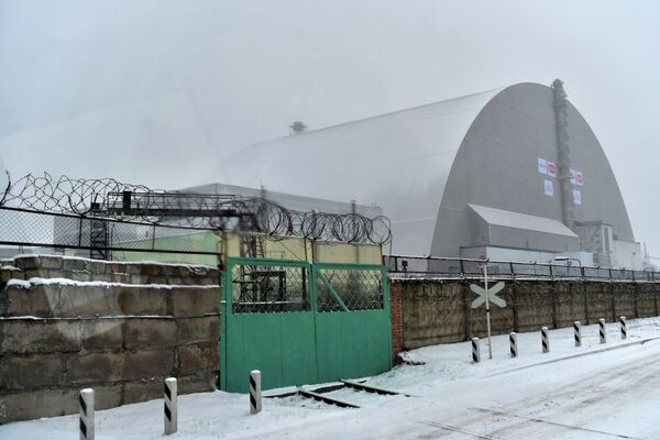 Çernobil nükleer santralinin 4. reaktörü üzerine yapılan yeni taş sanduka. - Sputnik Türkiye