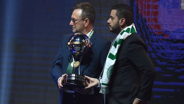 Chapecoense takımının yeni başkanı Plinio David de Nes Filho, 2016 Sudamericana Kupası'nı kabul etti - Sputnik Türkiye